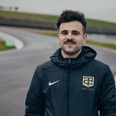 Periodista de motor. Narrador deportivo. Ahora en los deportes de @La_SER. Aquí hablo de carreras, coches y música. Citroën C15 fan.
