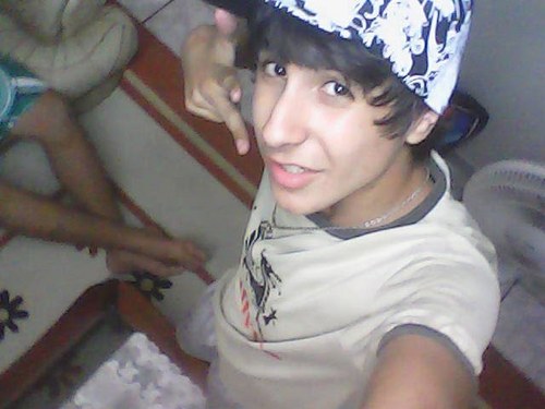 Oie aqui é a prima dele vim só fala que ele é só M-E-U ta meninas ^^ TE AMO MEU NEGO BRANCO KK ... b. @VaneesSa_C5