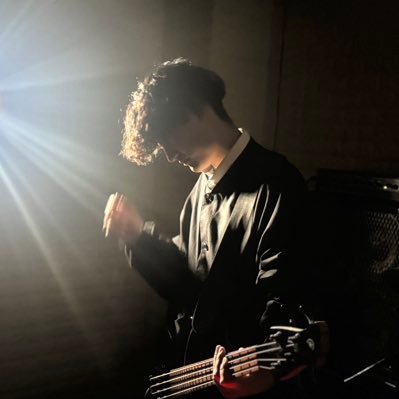 @fatfam_band の低音担当してます。 ピアノ10年してたベーシストです。歩くの速いのと地図が好き