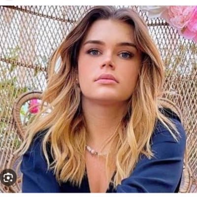 carmina_moanna's profile picture. # Pesquisadora✈️. 📚🦉🇧🇷🇵🇹🇬🇷🇺🇸Socióloga. “O sábio nunca diz tudo o que pensa,mas sabe tudo que diz” Aristóteles.