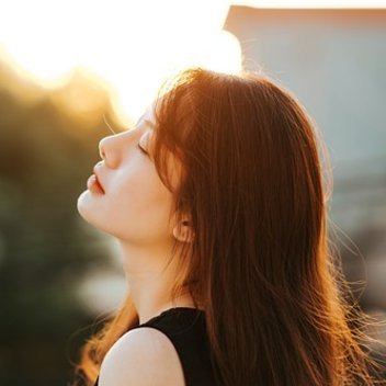 kana_burogu77's profile picture. どうせ人が増えても飽和しないので、下の↓URLからノウハウプレゼントします。｜最短3日で初報酬出ます｜ツイートもコピペできるから書く必要なし｜初心者向けのやつだから上級者にはおすすめしない｜実績ゼロでもOK｜早い人は初月で40万｜🔻🔻興味ある方はこちらから