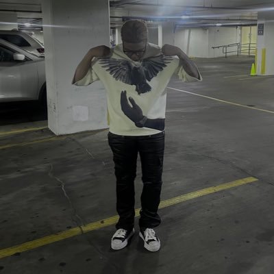 annairo_'s profile picture. rip dad 🖤