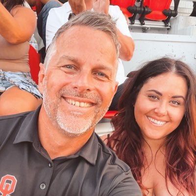 Happily married to @Erin_Hayes1106 - NO DMs • Love my family • Blessed to have a career that I love • Sooner Nation ⭕️🙌🏽 • Boomer Sooner 💯 • #Chasefor8