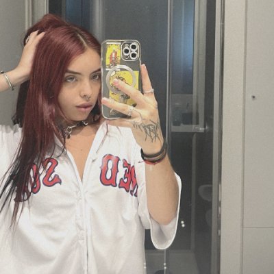 Capricorn ♑ | Mystic seductress 🔥 Tarot reader by day, pleasure seeker by night. My brush strokes tease, my spells ignite. Want a taste? Free Link 👇 😈