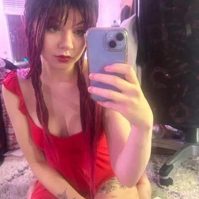 23 year old making 18+content on OnlyFans!🖤 Pet girl. Bdsm + safe sex advocate. 🖤S.S.C🖤+ CCCC🖤MDNI