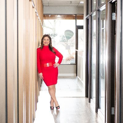 Chicky has been dedicated to her career since 1987 & joined REMAX  in 1991. She is in the REMAX Hall of Fame & also received the  Lifetime Achievement Award