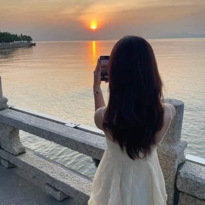 Passionate about everything I do. ❤️ 🌹 Lover of sunsets and long walks. 💖