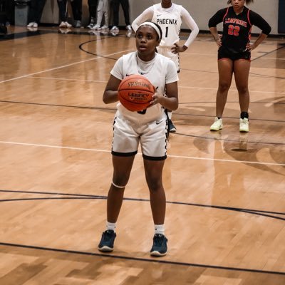 5'3 pg/sg @LadyMonarchs (UA class of 2028) @makhiajanaeee Clyde C Miller Career Academy Saint Louis mo
