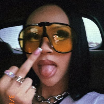 simplyynanaaa's profile picture. 