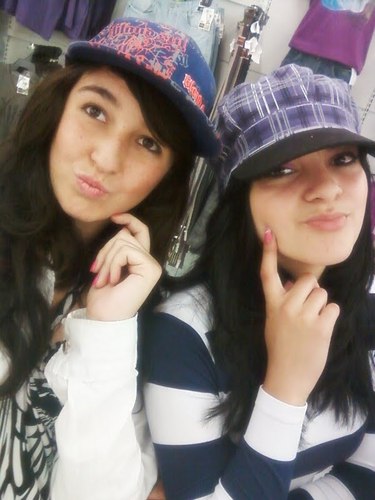 @rubia_presutti & @stefanydorth1 Boom gente nós fazemos videos de dooidas rs' , sugestões? ' [Ceereja & Maçanzin']