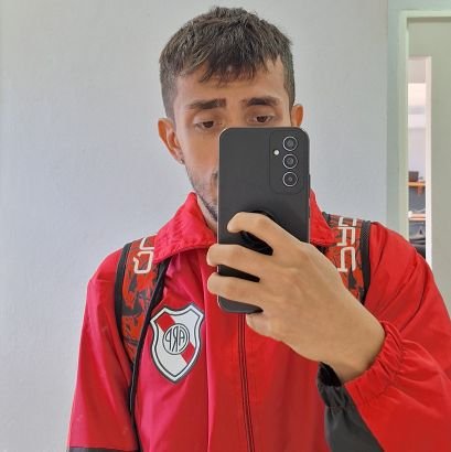 Licenciado en Comunicación.
Solo el amor le da sentido al ser
