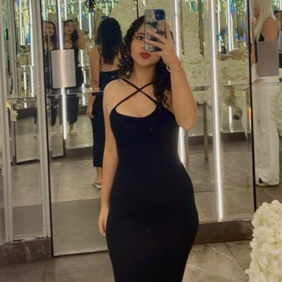 emilyclarkh's profile picture. 