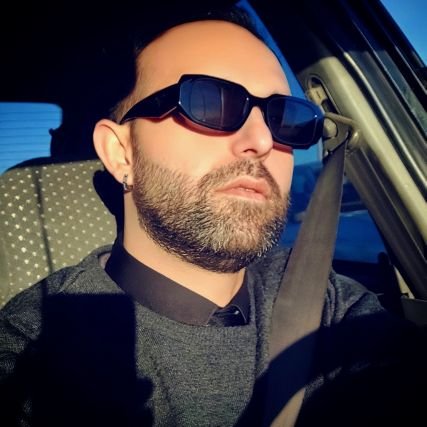 Tehran 💚🤍❤
Hair stylist ✂️
Football ⚽️ team Perspolis 🔴
Music Hip hop 🌟 RAP 🎼🎙
scriptwriter 📽✒