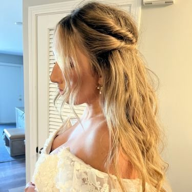 HoldMyLatte6757's profile picture. Wiccan
Connecting with mother nature, herbalist connoisseur. Honing my 6th sense. The universe gives back to you what you put into it.