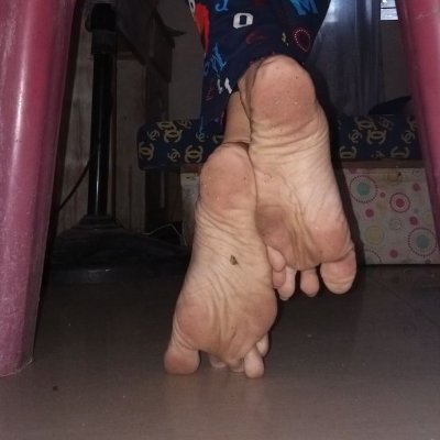 FeetSeller05's profile picture. 👣👣👣