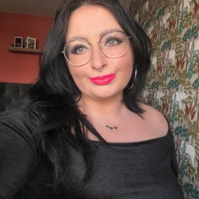 29, mum of 2. I like bands and TV shows too much. Fumbling through life not knowing what I'm doing. Big fan of @SheaBarlow 🖤