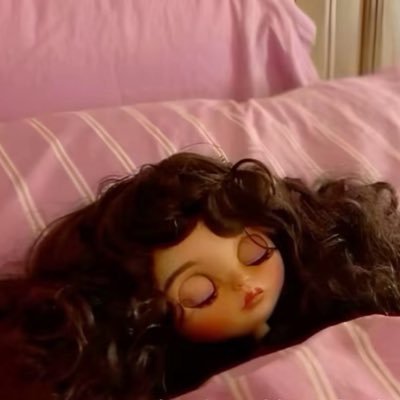 radioviolet's profile picture. love on the brain 🤍🇲🇽