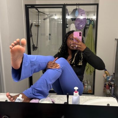size 8.5 findom feet ♡ come with money or don’t come at all $25 to speak @spoiljaeda