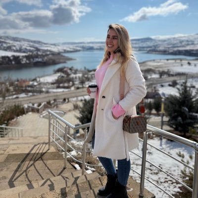 seymacengiz20's profile picture. 