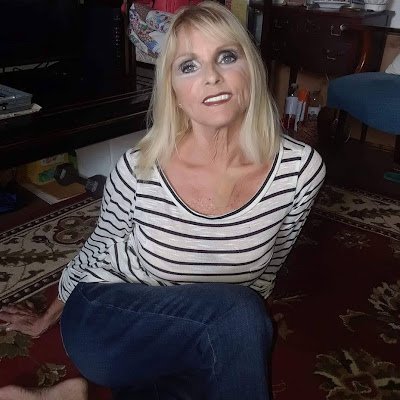 donnaee19586373's profile picture. 