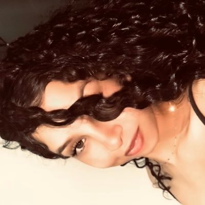 eeevitoria's profile picture. 