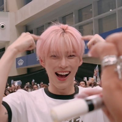 snghanbinieee's profile picture. 성한빈 ₊˚⊹♡