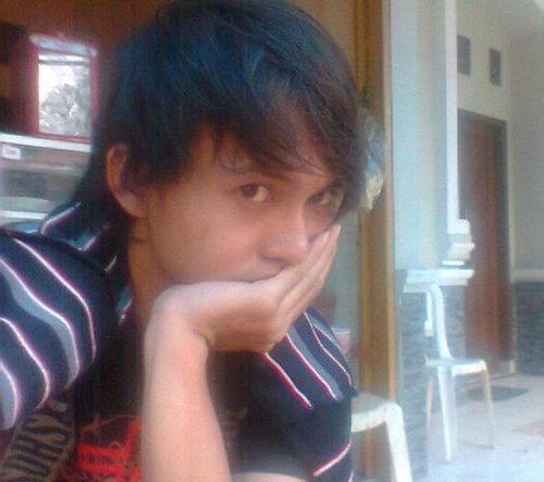 ardieyeshield's profile picture. i'm person simple