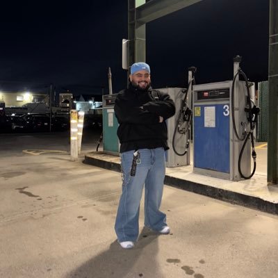 veryjustinous's profile picture. 