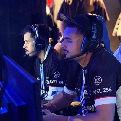CoD player @clutchrayn for life 💜 // TOP 2 🥈 RISE UP #6 ( j’ai tryhard 1 mois bande de nul )