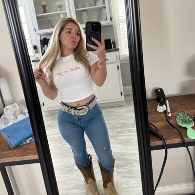 your favorite ❤️ 3'11 midget. Come have me 💦 Interested buyers only‼️ (X-rated contents, Explicit videos, naughty contents everyday) 📦
