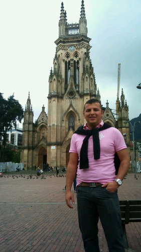 Comunicador Social-Periodista Uniquindiano, productor del programa de televisión NUESTRAS RUTAS miembro de la Red Colombiana de Periodistas de Turismo.
