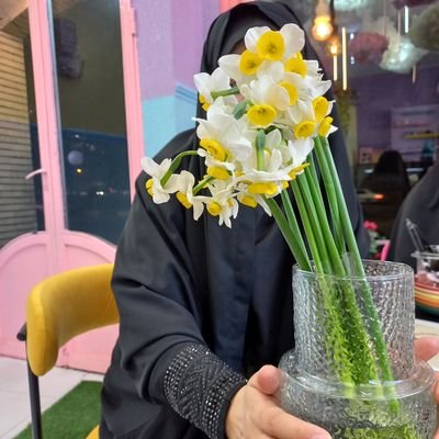 دختر انقلابی / صدای نسل جدید/بیایید با هم دنیای بهتری بسازیم