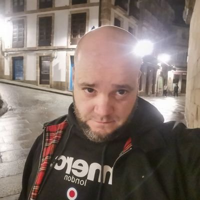 Comunista. Antiimperialista. De clase obreira. Na loita pola independencia nacional e o socialismo para o meu pais. Sempre antifascista. De Ourense(Galiza)