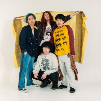 広島県五日市発 グッドメロディポップス Vo/Gt. @issei919okada Gt. @KBAUNMTPA13 Ba.@03yuragire Dr. @bloodplus66 お取り置き、出演等ご依頼はメール、DMにてお願いします!(0yencalpis@gmail.com)
