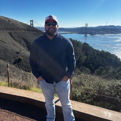 Just a Dad who was previously chasing a dream of working in Football. Chicago Bears fan since ‘04 #DaBears #BearDown🐻⬇️ #BeHereForIt #BoomerSooner