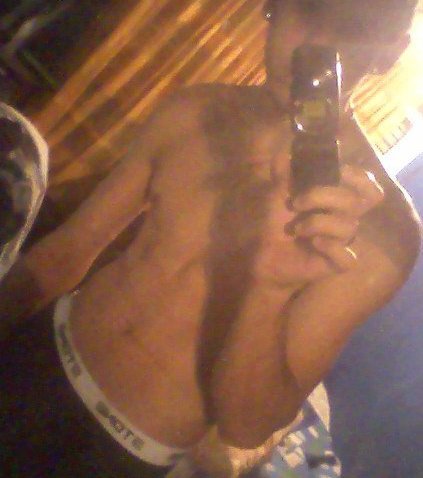 HOLA SOY NUEVO EN EL TWITTER TENGO 16 AÑOS ME GUSTA CONOCER A LAS PERSONAS Y SI QUIEREN ME SIGUEN X AQUI