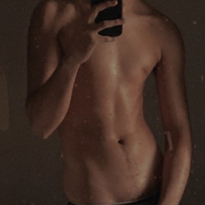 hrnyflix's profile picture. he/him/hung | vers | +18 | dms open!