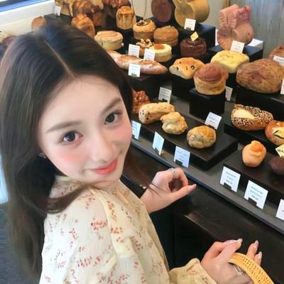 RWebb52184's profile picture. 