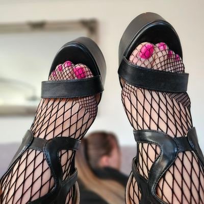 ElysiaRayy's profile picture. 🍒 Check out my Links ⬇️