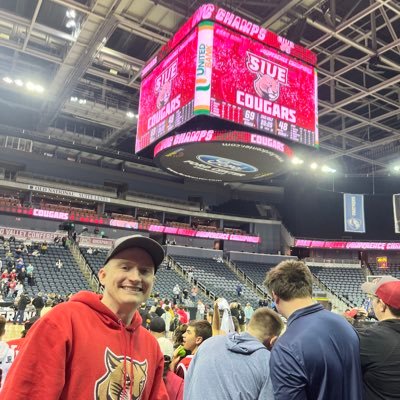 📍St. Louis | SIUE basketball and occasional random musings. It’s still Twitter to me damnit.