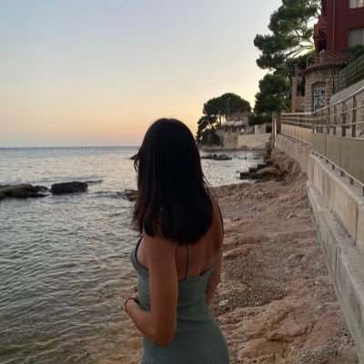 chloesvy's profile picture. 