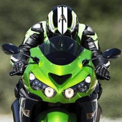 Feo, fuerte y formal. Kawasaki ZZR 1400. Buen tipo. #TeamFacha 🇪🇸 La resurrección de los mamuts conducirá, afortunadamente, a la Revolución Iconoclasta.