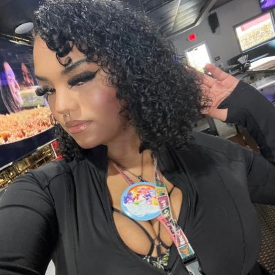 hexxxedbyhazel's profile picture. ⚠️18+ ONLY⚠️|| A Voluptuous Sadistic Giantess cumulatively wallets 🏧 || $77.77 tribute💸 $444 block fee $2222unblock fee
