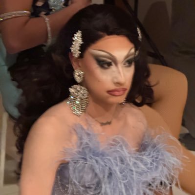 Drag Diva from Sacramento | 🇲🇽 | cat dad |26 | sometimes I think I’m Kali Uchis