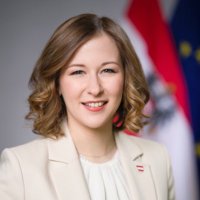 Claudia Plakolm (@claudiaplakolm) 's Twitter Profile Photo Claudia Plakolm (@claudiaplakolm) 's Twitter Profile Photo