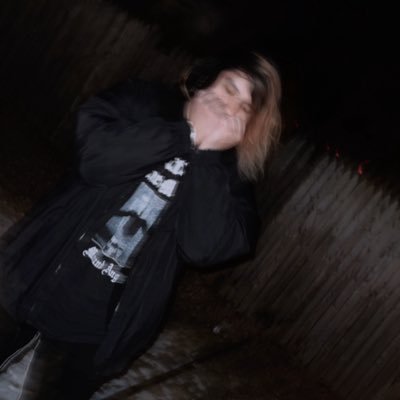 Just a shy emo Mexican that makes sad and crappy music that some people listen to. @FromTheAxhes BLM |ACAB popstarrxoxomgmt@gmail.com