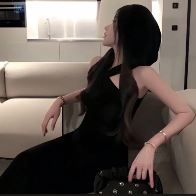 xiangjiu999's profile picture. 置顶是推广（真假自辨）