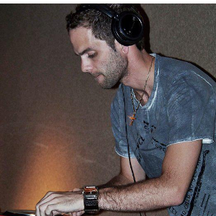 DJ -