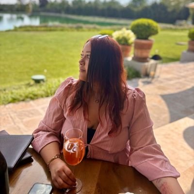 Mi álter ego maneja esta cuenta.
Nada de aquí es real🍒
