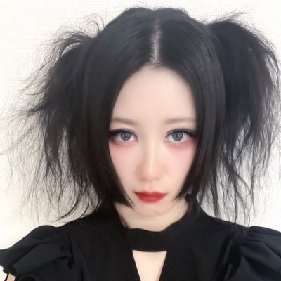 90年代ヴィジュアル系とパンクが好きです🥀「月刊ロリババア」というエッセイをnoteにて連載しています。4歳の娘がいます👶